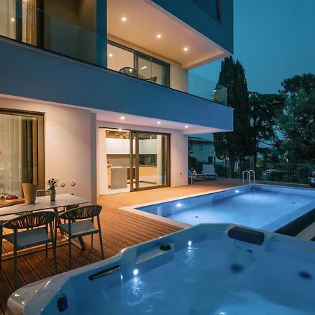 Apartment The Q Senses - New Luxury With Piano, Pool, Sauna And Jacuzzi *