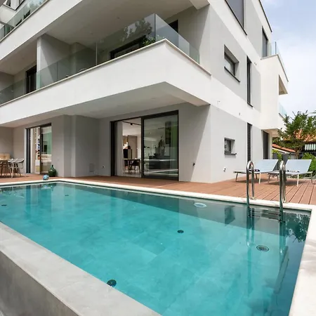Apartment The Q Senses - New Luxury With Piano, Pool, Sauna And Jacuzzi *