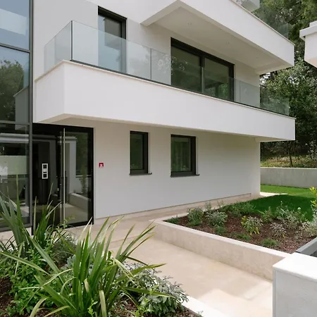 Apartment The Q Senses - New Luxury With Piano, Pool, Sauna And Jacuzzi
