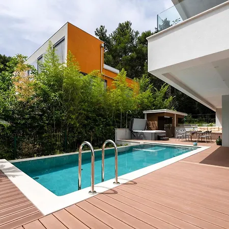 The Q Senses - New Luxury With Piano, Pool, Sauna And Jacuzzi Rovinj
