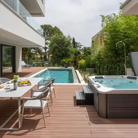 The Q Senses - New Luxury With Piano, Pool, Sauna And Jacuzzi Apartment *