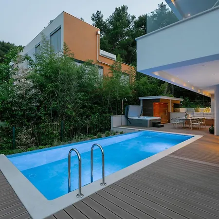 The Q Senses - New Luxury With Piano, Pool, Sauna And Jacuzzi Apartment
