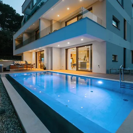 The Q Senses - New Luxury With Piano, Pool, Sauna And Jacuzzi